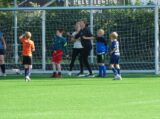 Laatste training S.K.N.W.K. JO10-1 van seizoen 2022-2023 (partijtje tegen de ouders) (34/165)